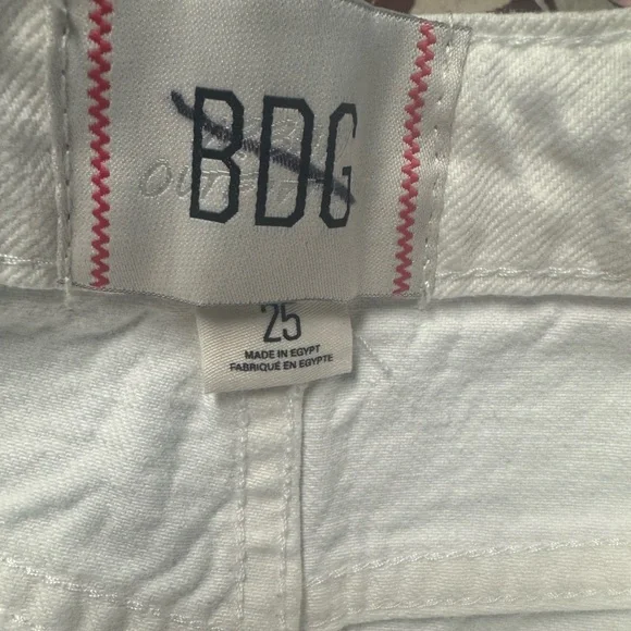 BDG White Pockets 90s Long Inseam Short NWOT Retail $59 - Picture 6 of 7